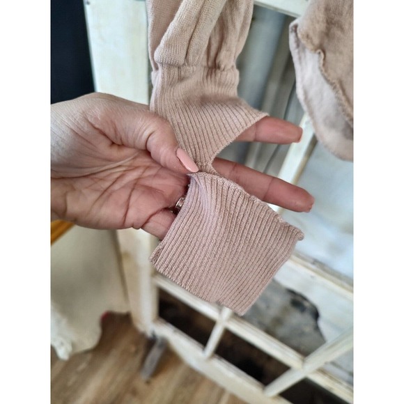 Chloe V-Neck Sweater in powder pink - Picture 6 of 15